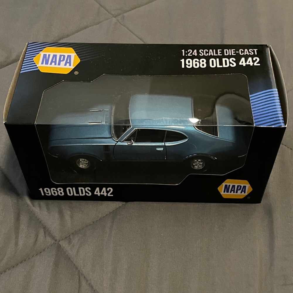 NAPA 1968 OLDS 442 Die-Cast Model - Blue